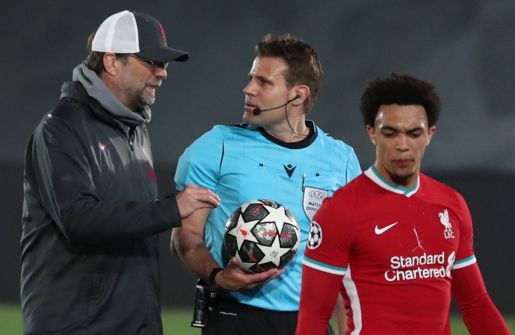 13胜1负战绩终结！湖人爆冷负雄鹿