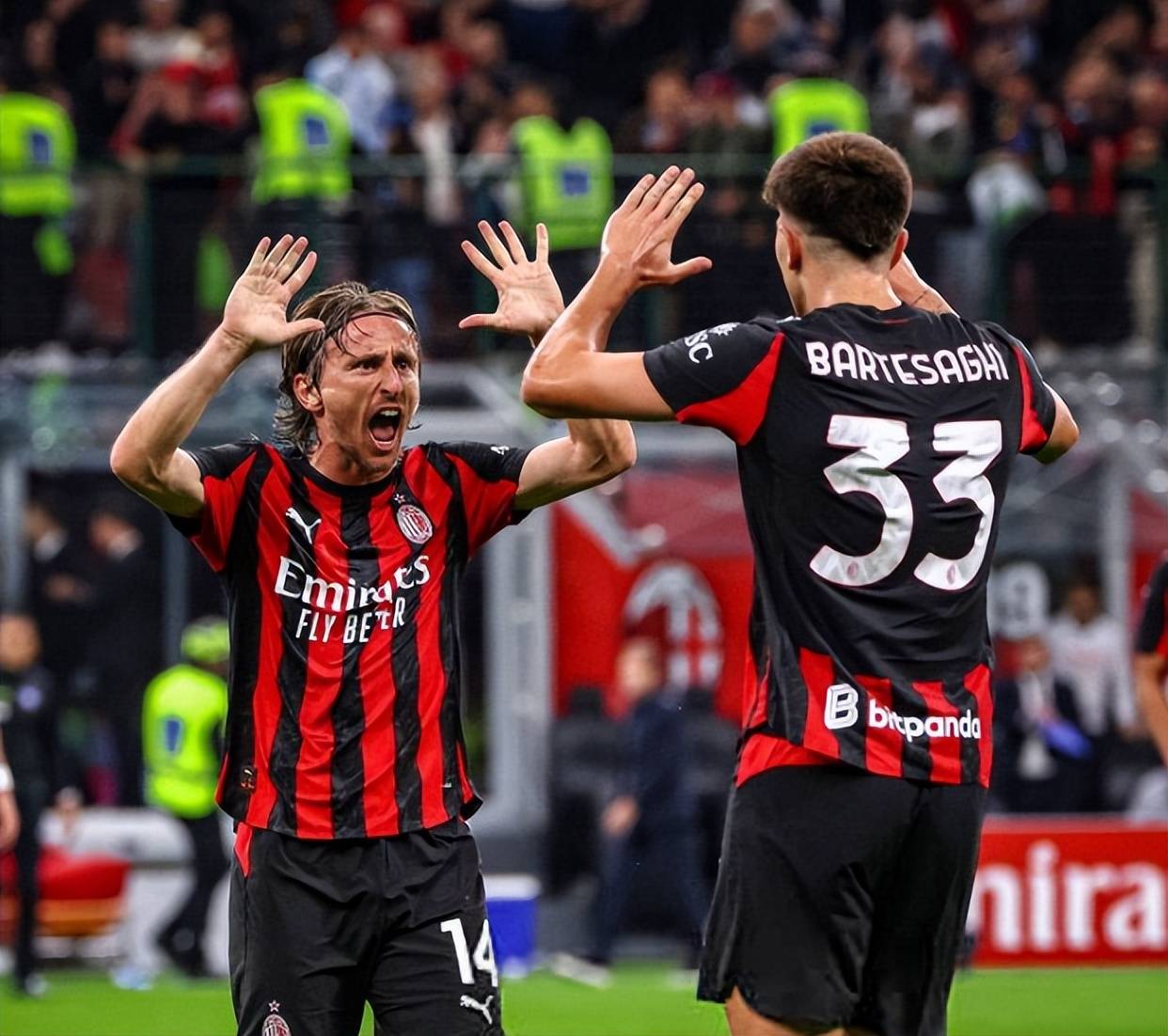 世体：卡萨多和贝尔纳尔愿意替补，他们对巴萨来说至关重要