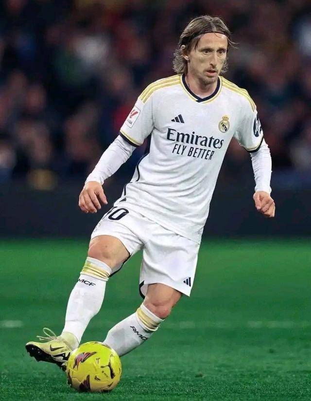 巨星球！阿夫迪亚后撤步三分命中