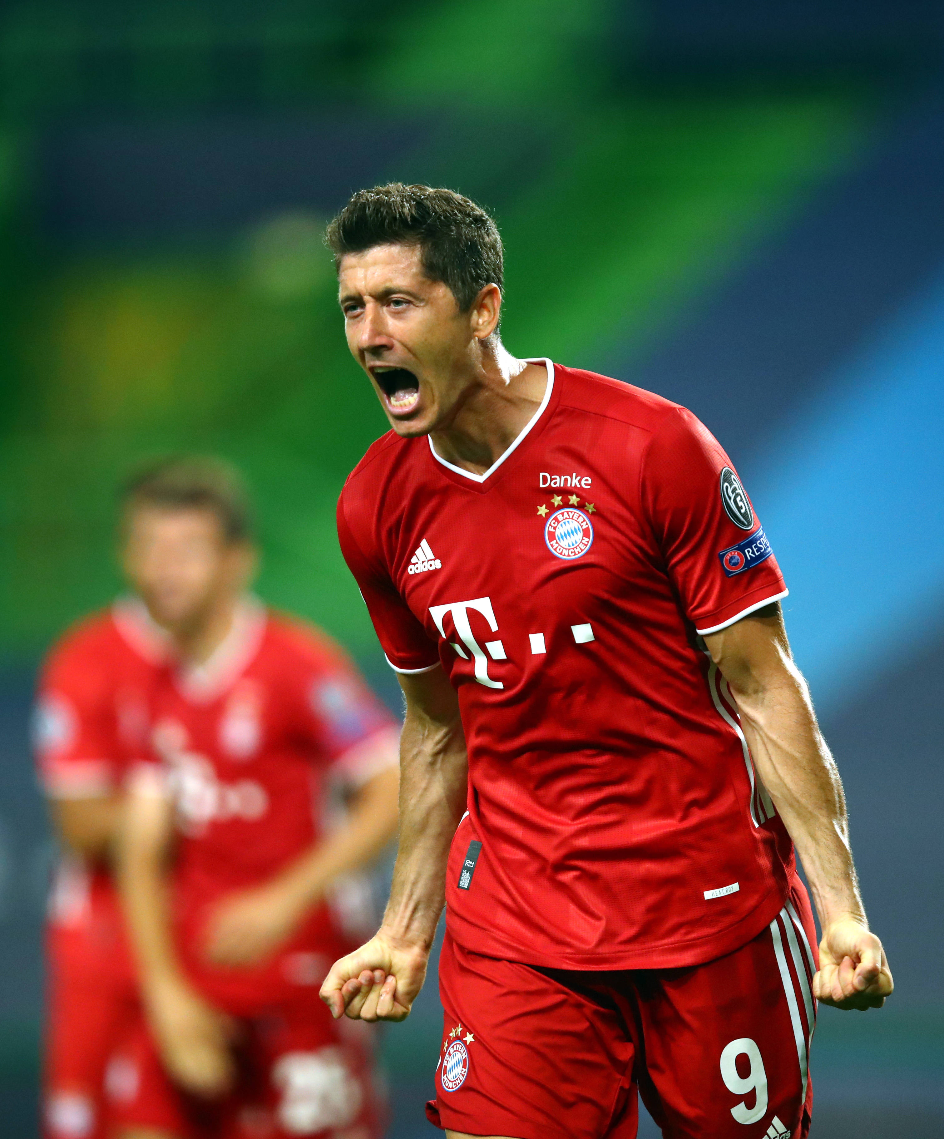 杰曼击地传球 周琦起飞双手隔扣朱俊龙